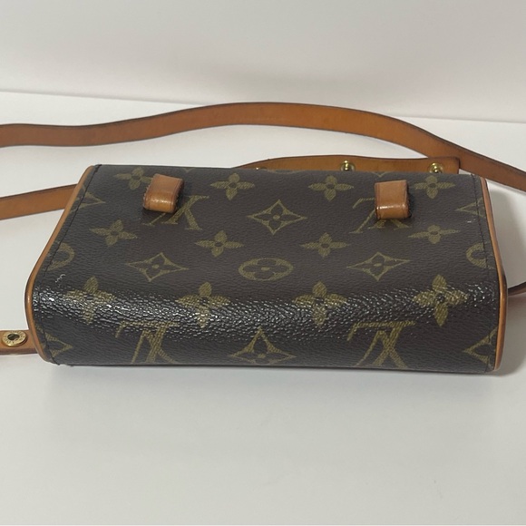 Louis Vuitton Monogramed Belt Bag 💎 AUTHENTICATED 💎 Belly Bag Serial FL0013 - Picture 5 of 17